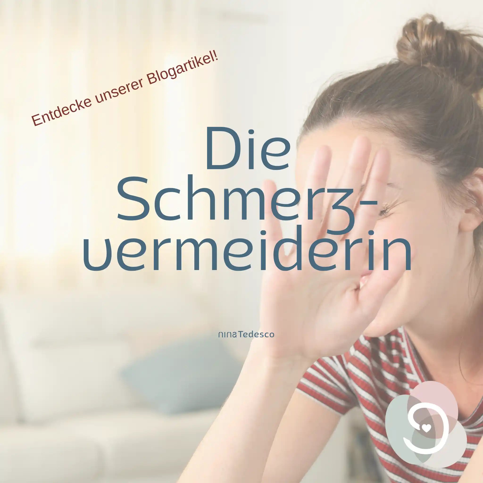 Die Schmerzvermeiderin: Bild von einer Frau die ihre Hand vor das Gesicht hält und abwehrt.