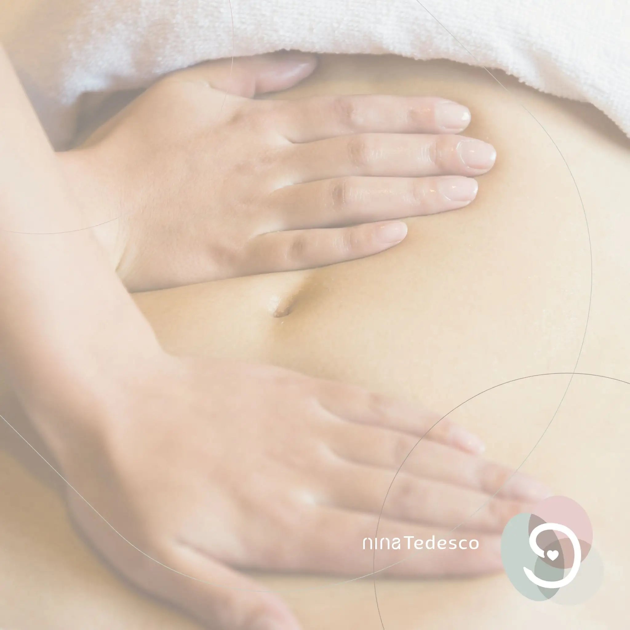 Szene einer entspannenden Bauchmassage