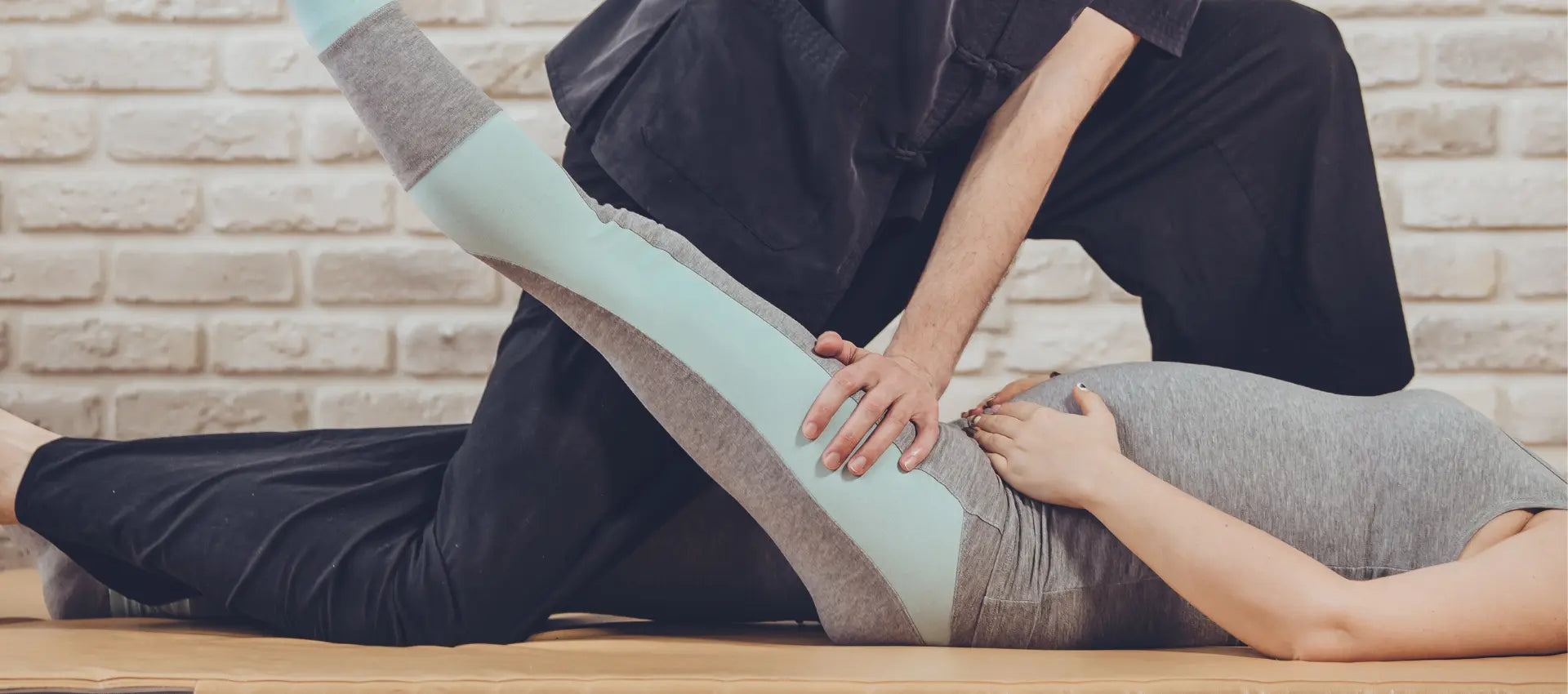 Schwangere erhält Shiatsu Massage