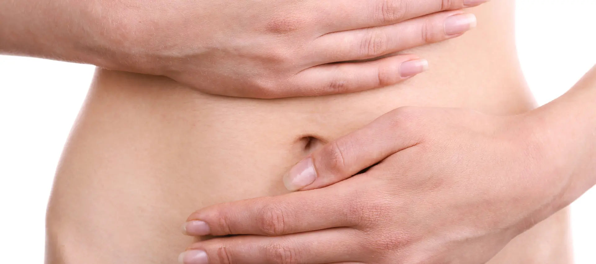Hände auf falchem Bauch / Bildausschnitt 