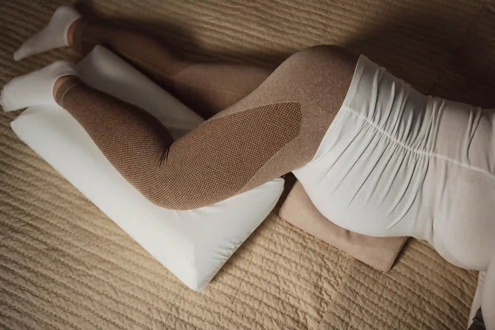 Foto zeigt Beinlagerung einer Schwangeren