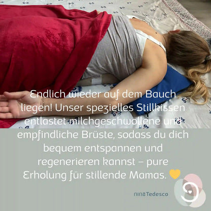 Frau liegt auf dem Bauch mit Bauchkissen zum Schutz der Brüste / Nina Tedesco
